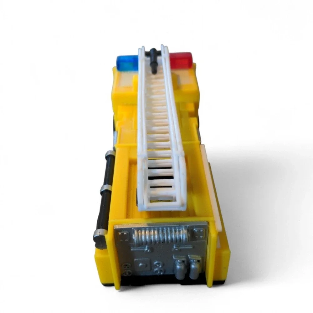 Galoob Kids OS Fire Truck Diecast Plastic Yellow Extension Ladder Vintage‎ 1999